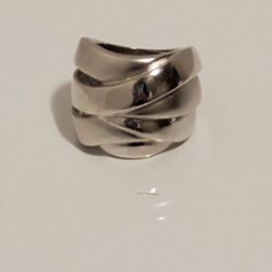 Vintage Size 8.5 Heavy Sterling Scalloped Tiered Wide Band Chunky Ring